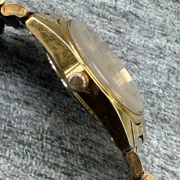 VTG Caravelle Bulova Quartz 48J2O Swiss 1 Jewel Gold Ladies Wrist Watch C 865018 - Picture 8 of 16